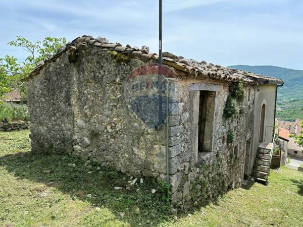 casa indipendente in vendita a Rocchetta a Volturno
