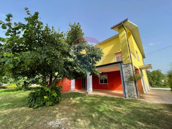 casa indipendente in vendita a Rocchetta a Volturno
