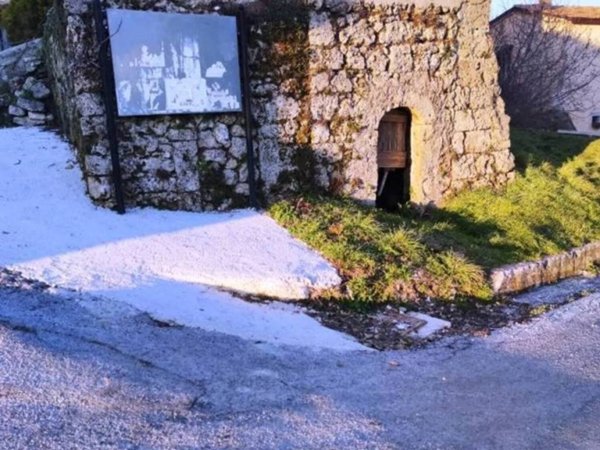 casa indipendente in vendita a Rocchetta a Volturno