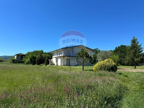casa indipendente in vendita a Rocchetta a Volturno