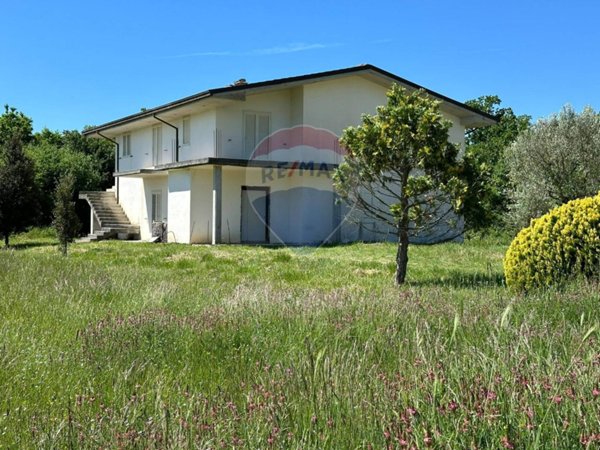 casa indipendente in vendita a Rocchetta a Volturno