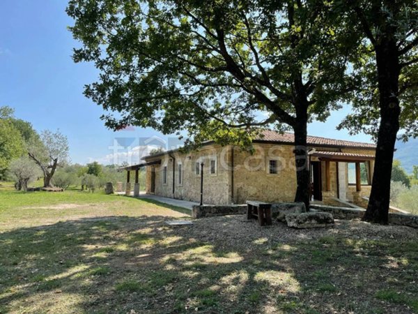 casa indipendente in vendita a Rocchetta a Volturno