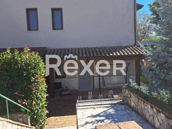 casa indipendente in vendita a Rocchetta a Volturno