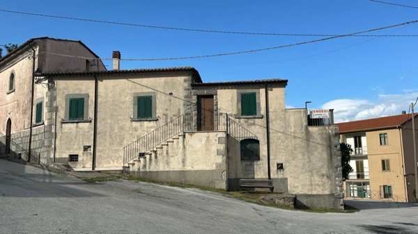 casa indipendente in vendita a Rocchetta a Volturno