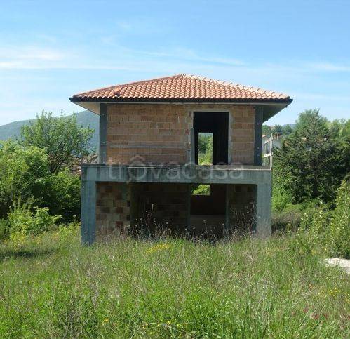 casa indipendente in vendita a Rocchetta a Volturno