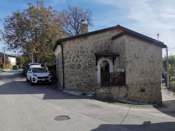 casa indipendente in vendita a Rocchetta a Volturno