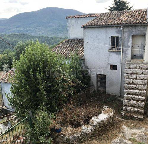 casa indipendente in vendita a Rocchetta a Volturno