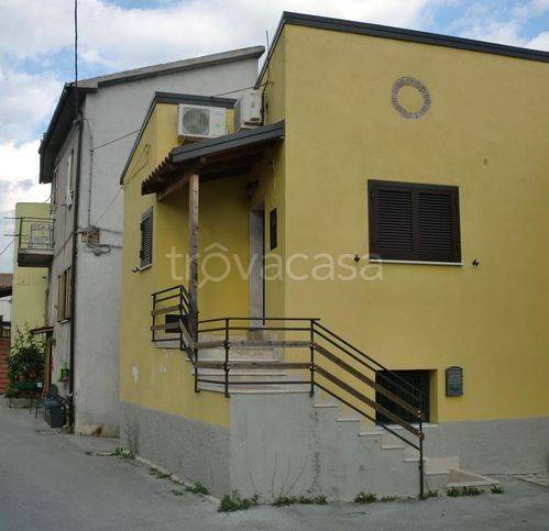 casa indipendente in vendita a Rocchetta a Volturno