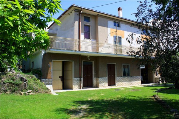 casa indipendente in vendita a Rocchetta a Volturno