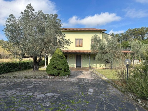 casa indipendente in vendita a Rocchetta a Volturno