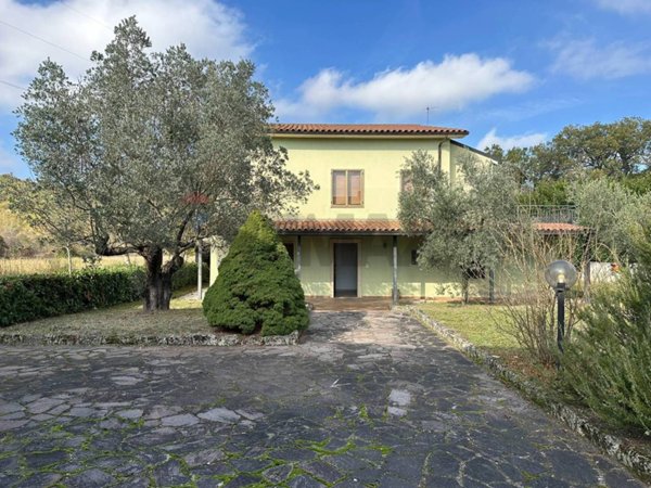 casa indipendente in vendita a Rocchetta a Volturno