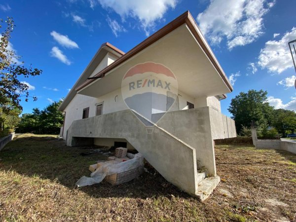casa indipendente in vendita a Rocchetta a Volturno