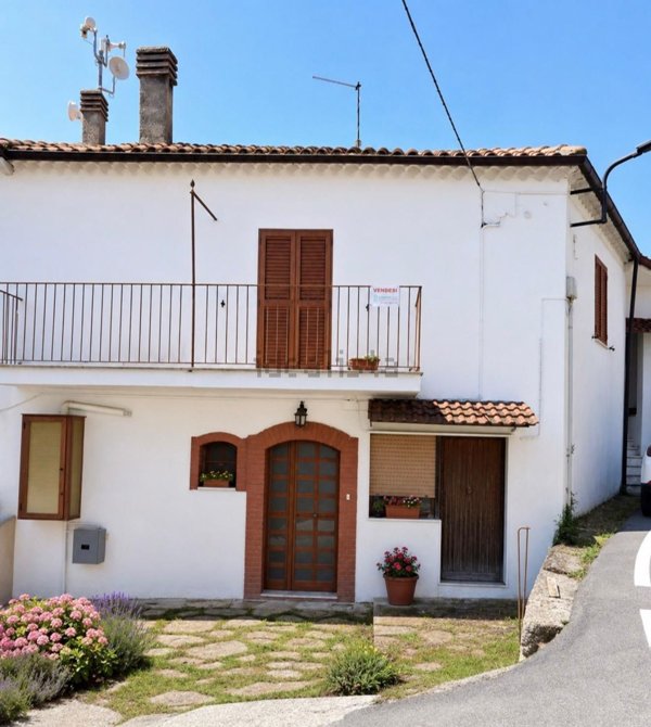 casa indipendente in vendita a Rocchetta a Volturno