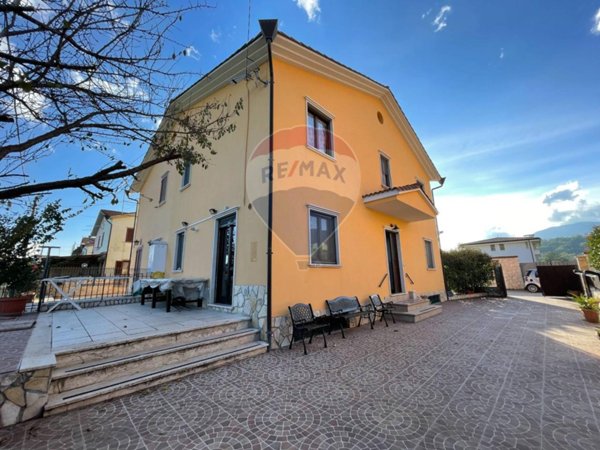 casa indipendente in vendita a Rocchetta a Volturno