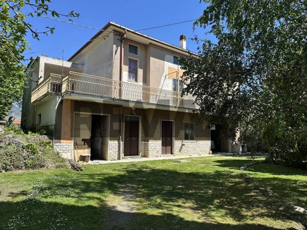 casa indipendente in vendita a Rocchetta a Volturno
