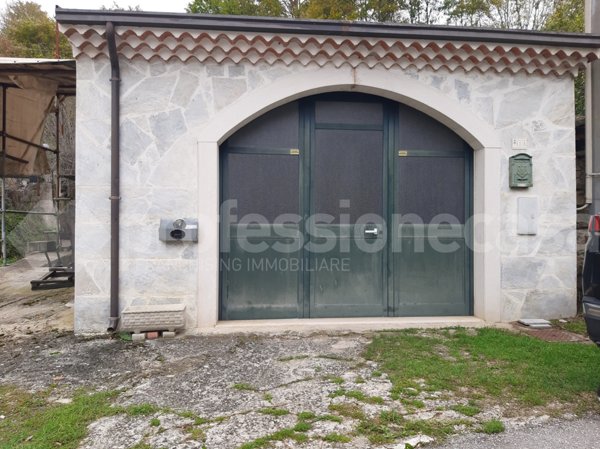 locale di sgombero in vendita a San Pietro Avellana