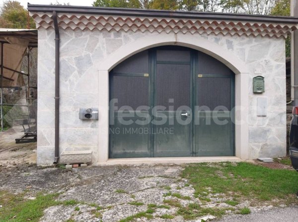 locale commerciale in vendita a San Pietro Avellana