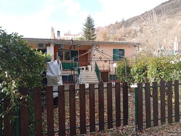 casa indipendente in vendita a Santa Maria del Molise
