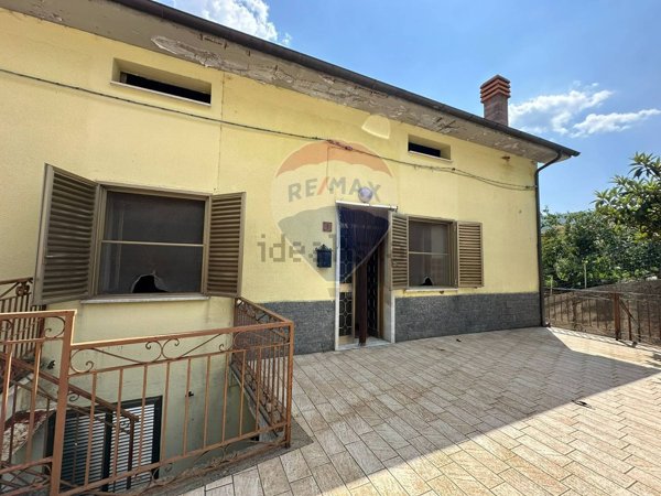 casa indipendente in vendita a Scapoli in zona Collalto
