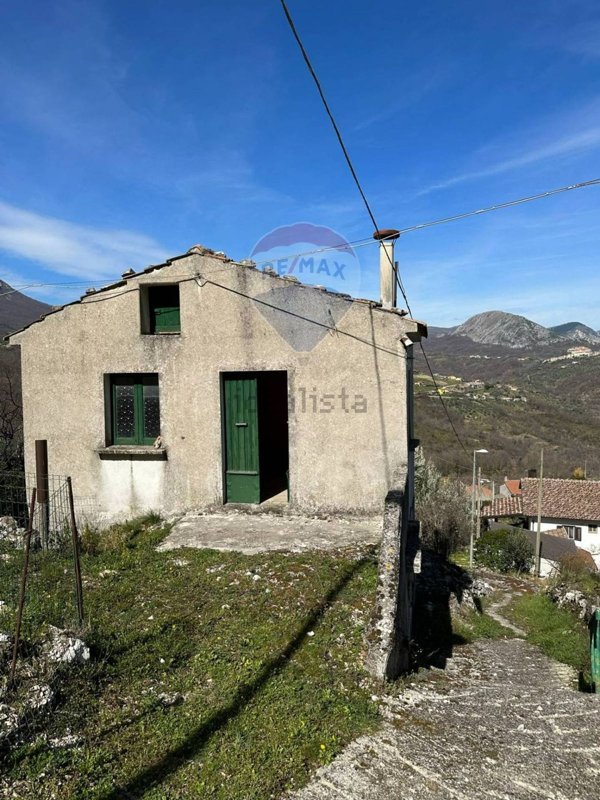 appartamento in vendita a Scapoli in zona Fontecostanza