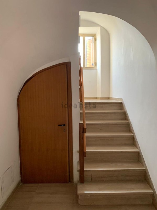 esavano in vendita a Scapoli