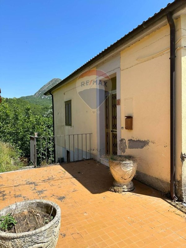 casa indipendente in vendita a Scapoli