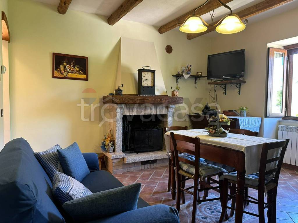 casa indipendente in vendita a Scapoli in zona Vaglie
