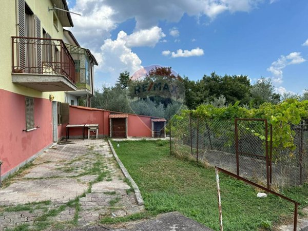 casa indipendente in vendita a Scapoli in zona Collalto