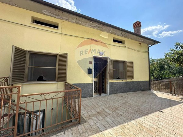 casa indipendente in vendita a Scapoli in zona Collalto