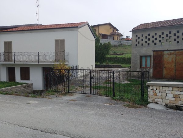 casa semindipendente in vendita a Scapoli