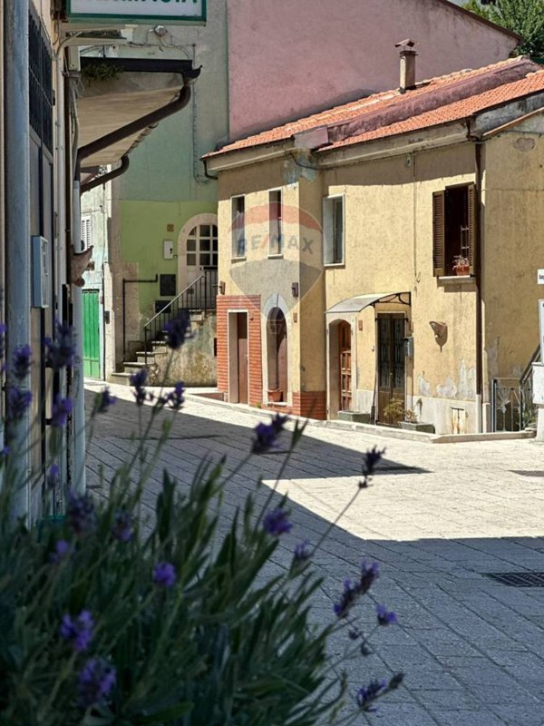 casa indipendente in vendita a Scapoli
