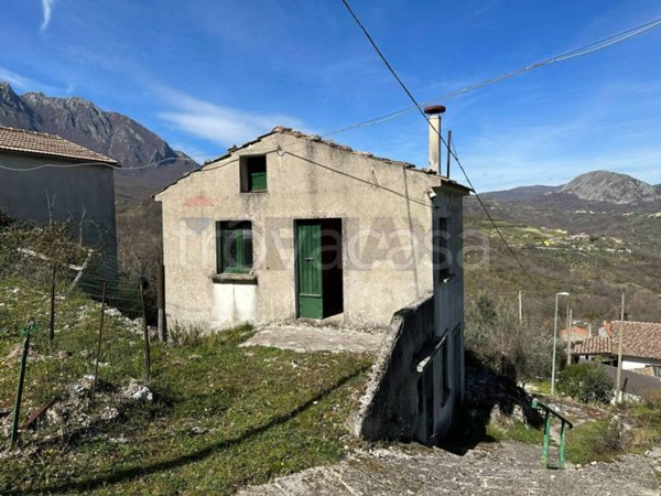 casa indipendente in vendita a Scapoli in zona Fontecostanza