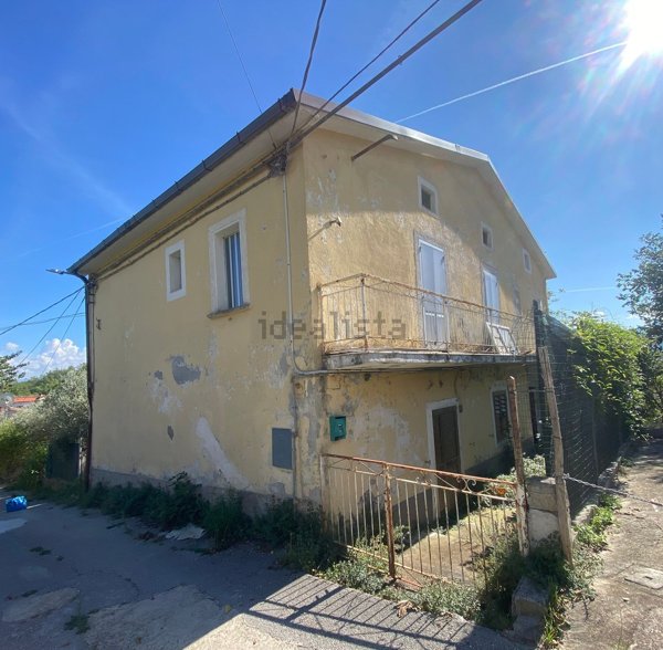 casa indipendente in vendita a Scapoli