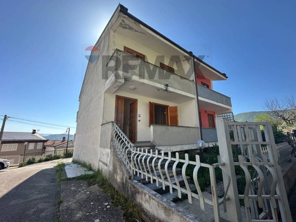 casa indipendente in vendita a Scapoli in zona Padulo