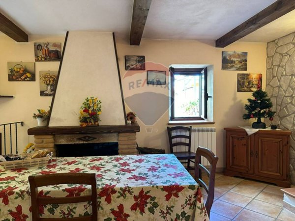 casa indipendente in vendita a Scapoli in zona Vaglie