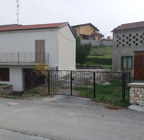 casa indipendente in vendita a Scapoli