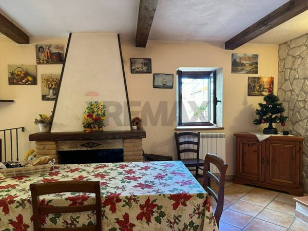 casa indipendente in vendita a Scapoli in zona Vaglie