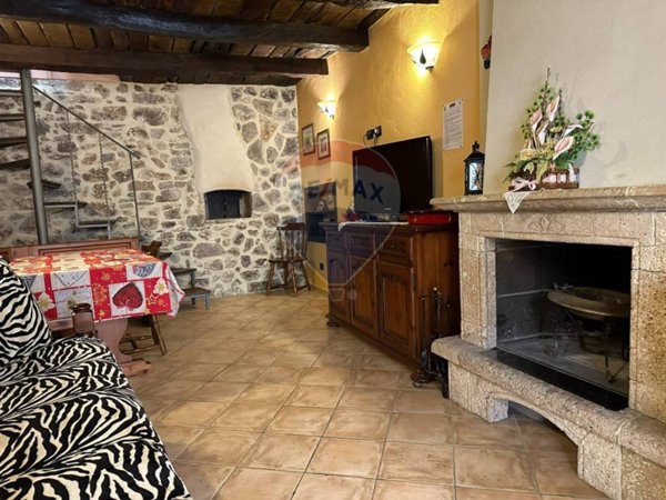 casa indipendente in vendita a Scapoli in zona Vaglie