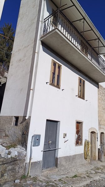 casa indipendente in vendita a Sessano del Molise
