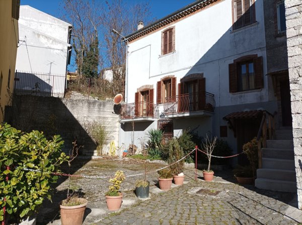 casa indipendente in vendita a Sessano del Molise