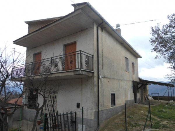 casa indipendente in vendita a Sesto Campano