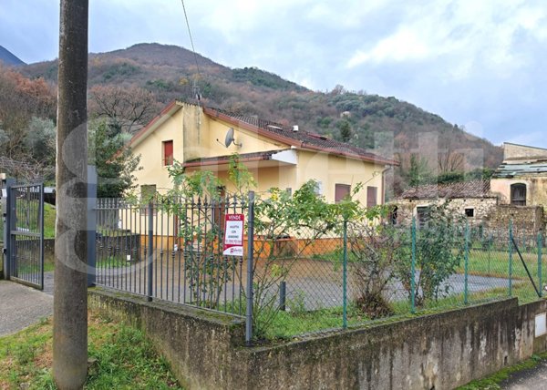 casa indipendente in vendita a Sesto Campano