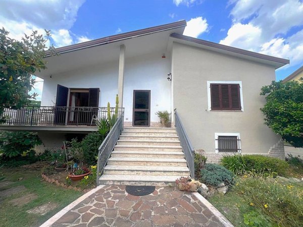 casa indipendente in vendita a Sesto Campano