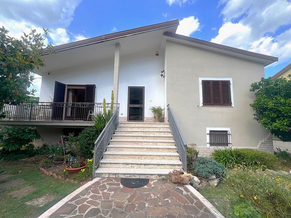 casa indipendente in vendita a Sesto Campano