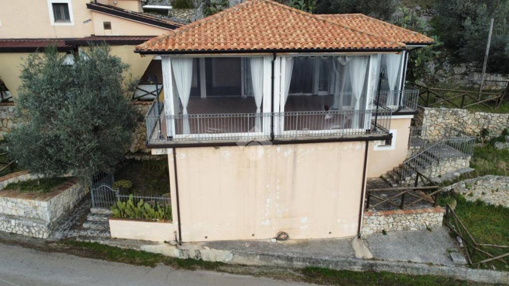 casa indipendente in vendita a Venafro in zona Le Noci