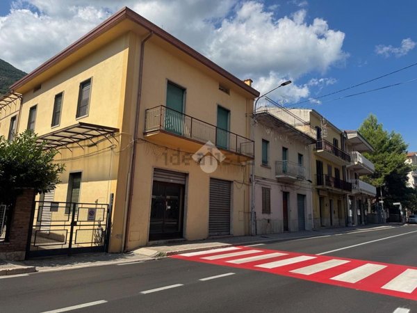 locale commerciale in vendita a Venafro