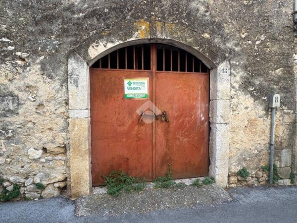 locale commerciale in vendita a Venafro
