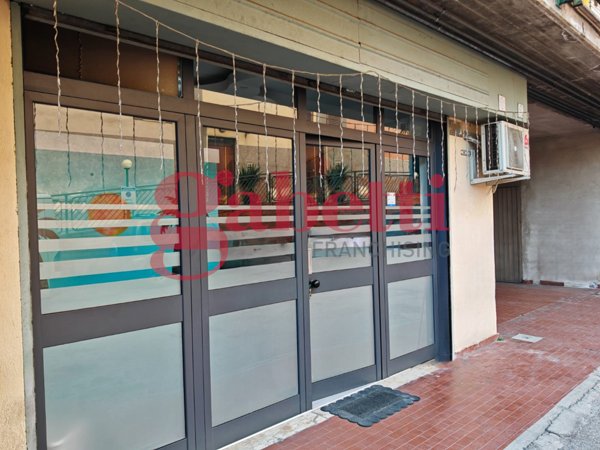 locale commerciale in vendita a Venafro