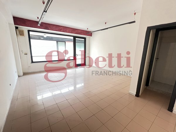 locale commerciale in vendita a Venafro