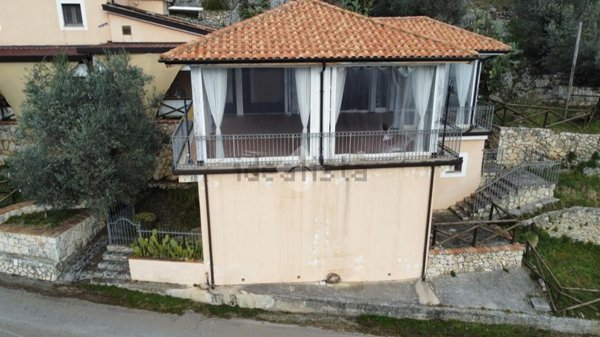 casa indipendente in vendita a Venafro in zona Le Noci